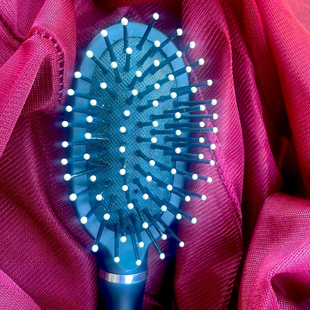 A detangling hair brush for all types of hair